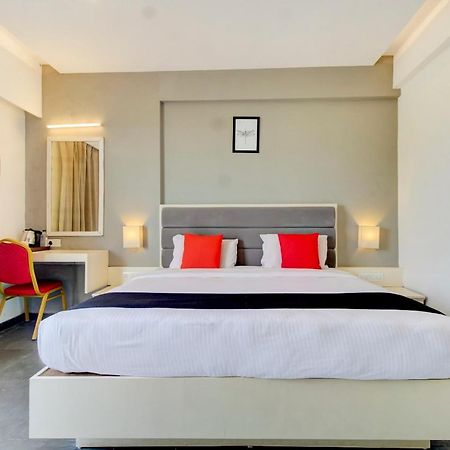 Capital O 77219 Hotel Dwarwata Dárvád Kültér fotó